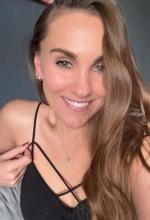 20412-Kejt-Kazakh-Woman-Almaty